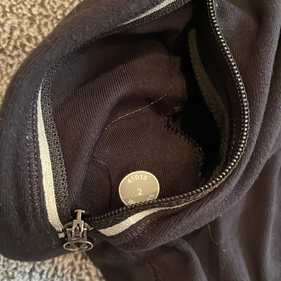 Lululemon Long Sleeve Black Top - Picture 4 of 6